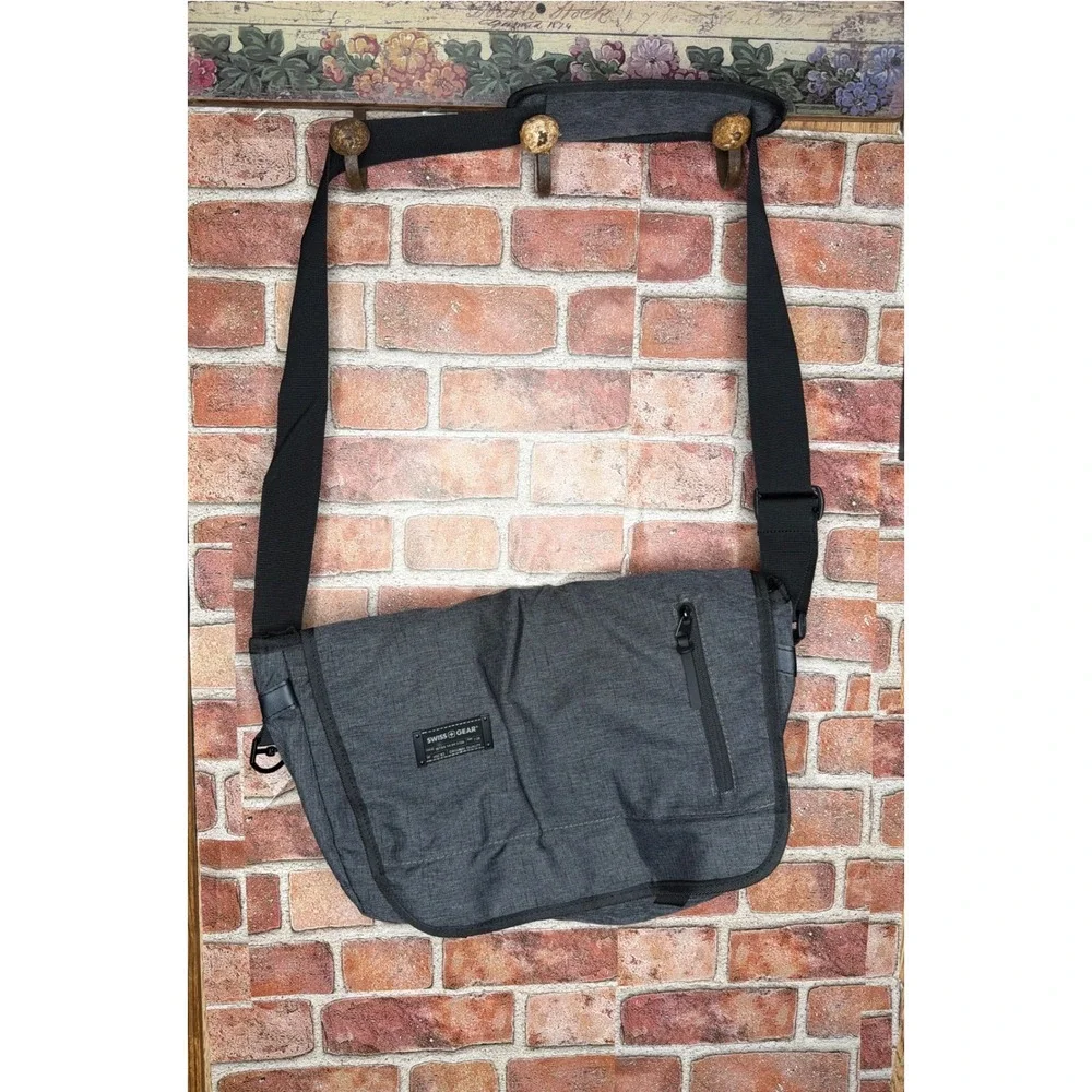 SwissGear Messenger Bag Gray Crossbody Laptop Travel Satchel WTRA-14-JH-3106